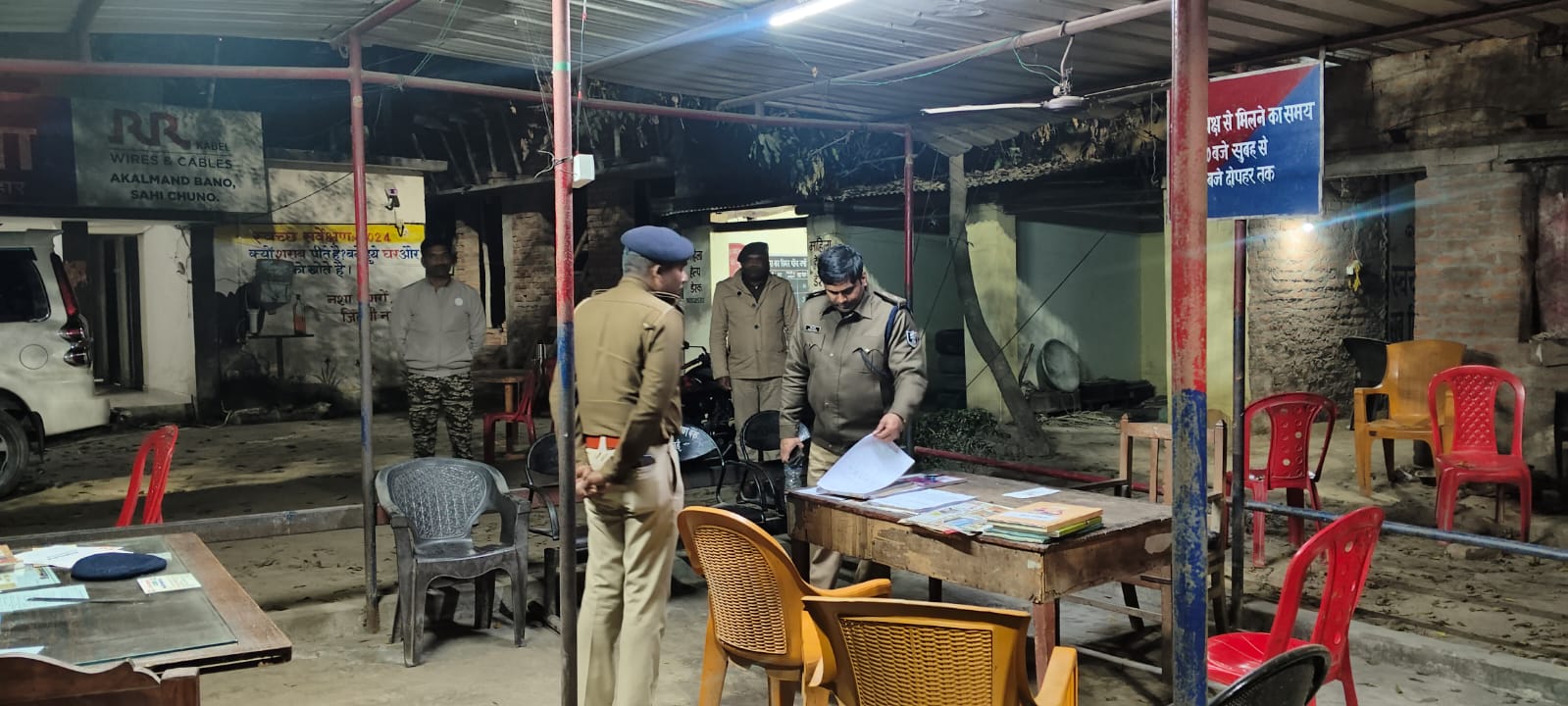 सरस्वती पूजा विसर्जन से पहले एसएसपी ने देर रात पांच थानों का किया औचक निरीक्षण