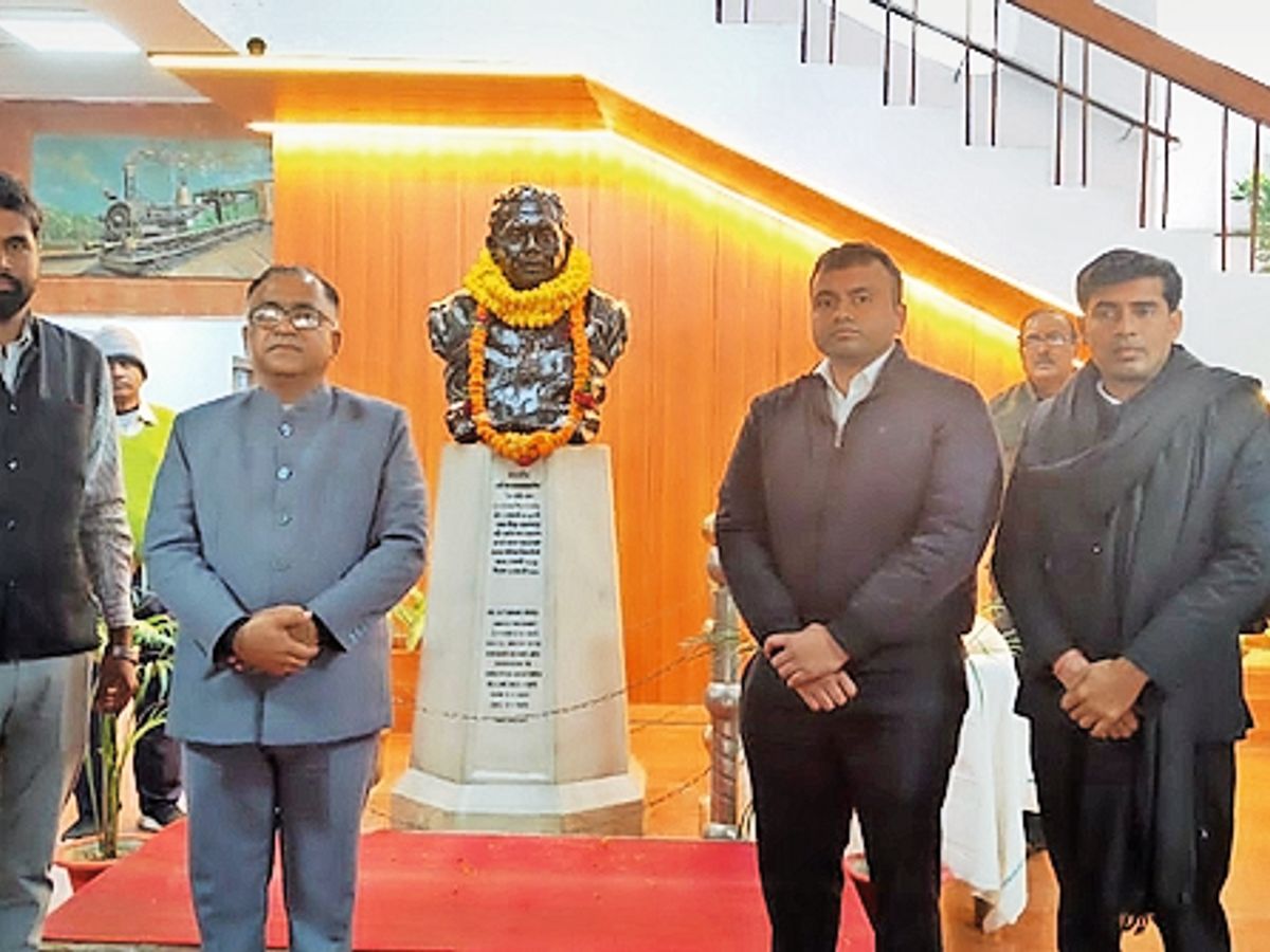 पटना में पूर्व केंद्रीय मंत्री ललित नारायण मिश्र की 104वीं जयंती पर कांग्रेस नेताओं ने दी श्रद्धांजलि