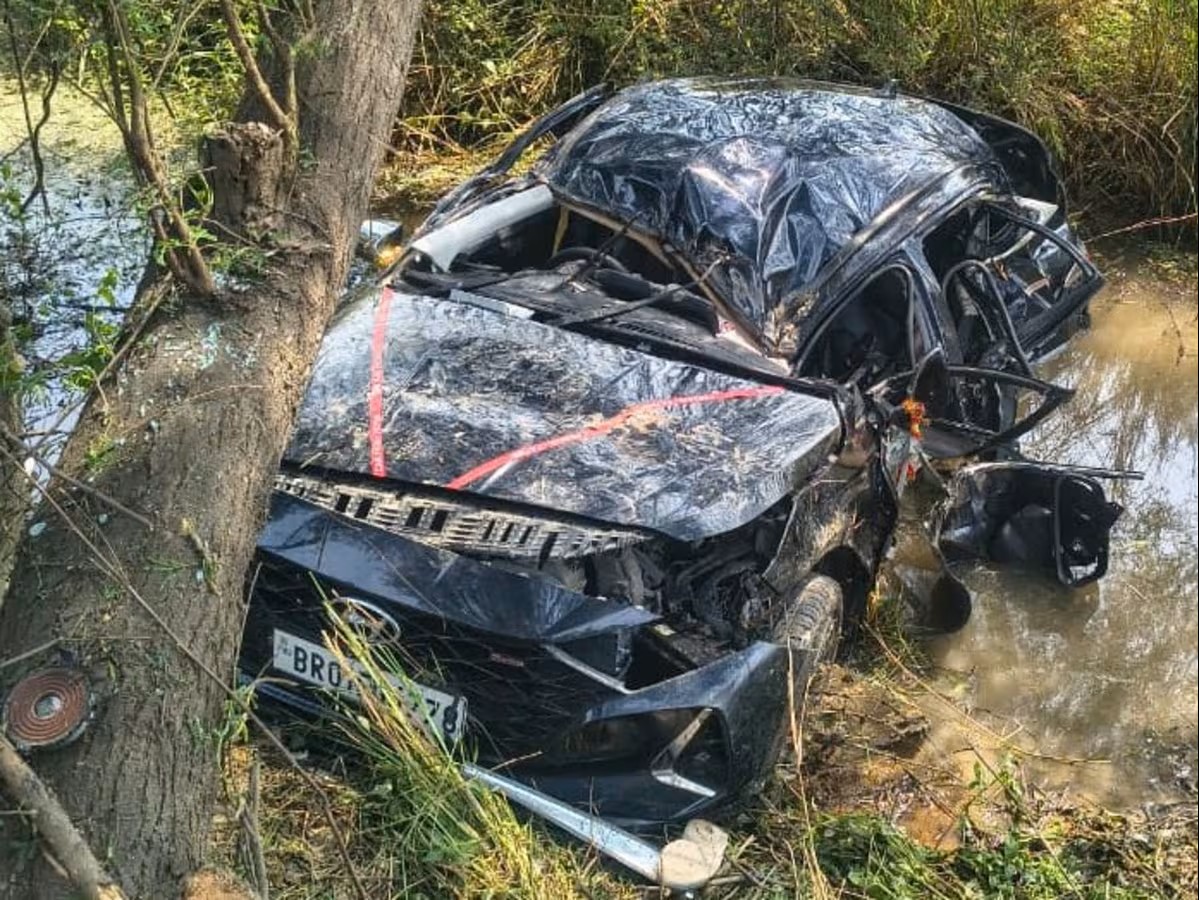 सड़क हादसे में नालंदा इंजीनियरिंग कालेज के तीन छात्रों की मौत
