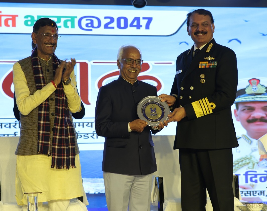 टेंडर हार्ट स्कूल में विद्यार्थियों से रूबरू हुए नौसेना प्रमुख, बोले- खुश रहें, जीवन हो जाएगा आसान