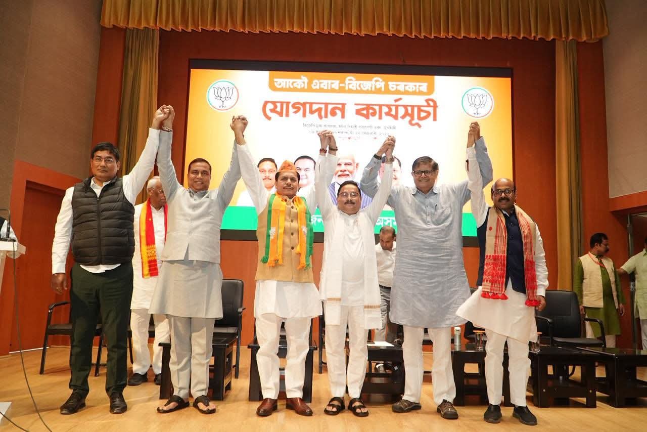 बिहपुरिया में कांग्रेस को बड़ा झटका, 17 नेताओं ने थामा भाजपा का दामन