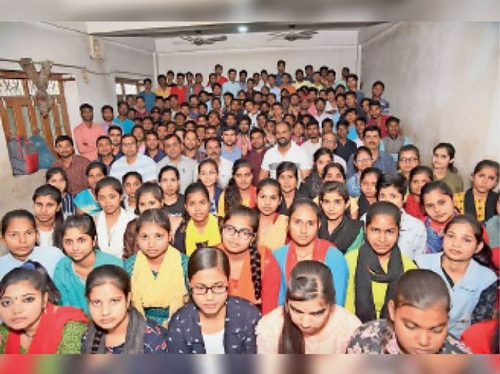 कला संकाय में सत्यदेव हाई स्कूल पिपरा की नेहा ने 94.20 प्रतिशत (471 अंक) के साथ पहला स्थान प्राप्त किया। 93 प्रतिशत (465 अंक) के साथ एलएनवी इंटर कॉलेज त्रिवेणीगंज के सुधांशु कुमार, उत्क्रमित एमएस मधुबनी छातापुर के राहुल और एसएस हरावत राज